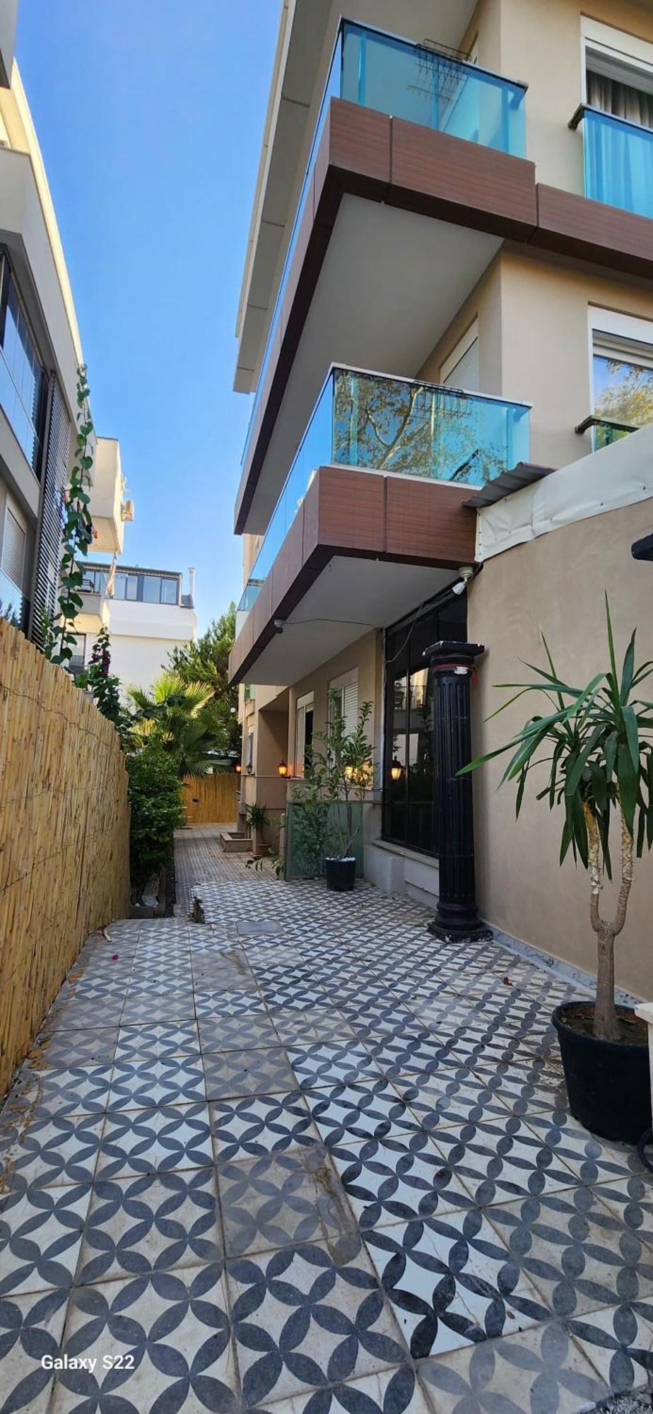 Apartment Dreams *